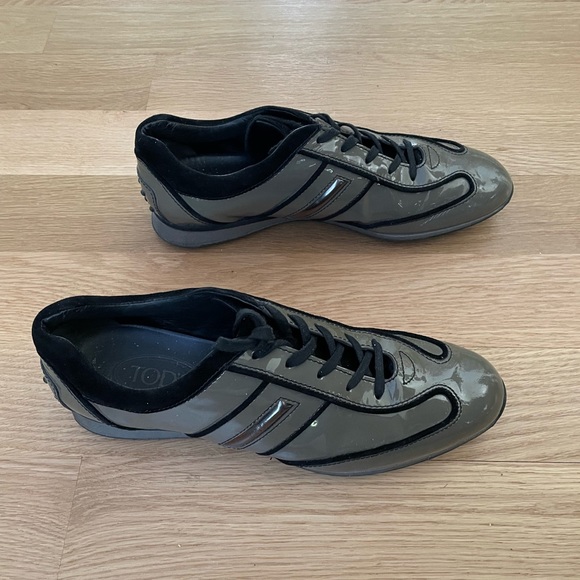 Tod’s gray and black patent sneaker - Picture 3 of 8